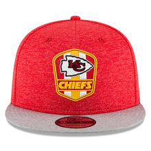 Load image into Gallery viewer, New Era Kansas City Chiefs Red/Heather Gray 2018 NFL Sideline Road Official 9FIFTY Snapback Adjustable Hat