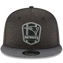 Load image into Gallery viewer, New Era New England Patriots Heather Black/Heather Charcoal 2018 NFL Sideline Road Black 9FIFTY Snapback Adjustable Hat